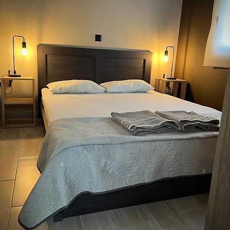 Joannas Airport Luxury Rooms Artemida  Exteriör bild